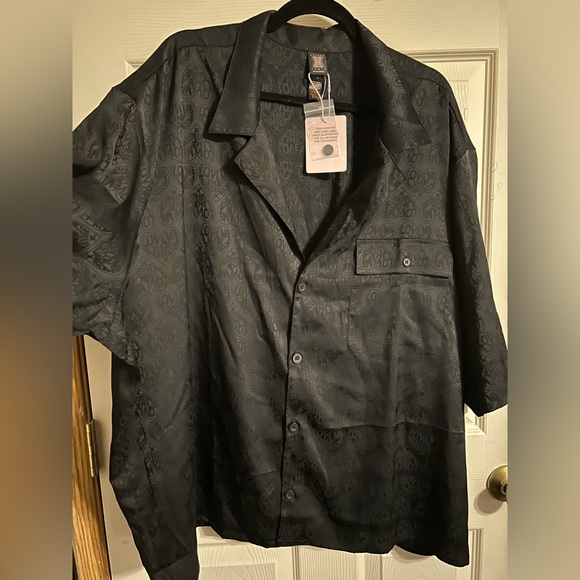 “Love me like a savage” lightweight button up black pajama top XL/XXL unisex - Picture 2 of 7